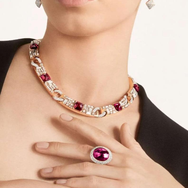 الغارنيت حجر شهر يناير صفاته ومعناه وفوائده.