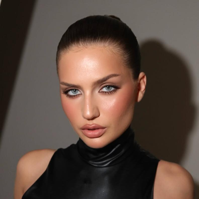 المؤثرة Nus Eva صورة من انستغرام خبيرة التجميل nyahontova