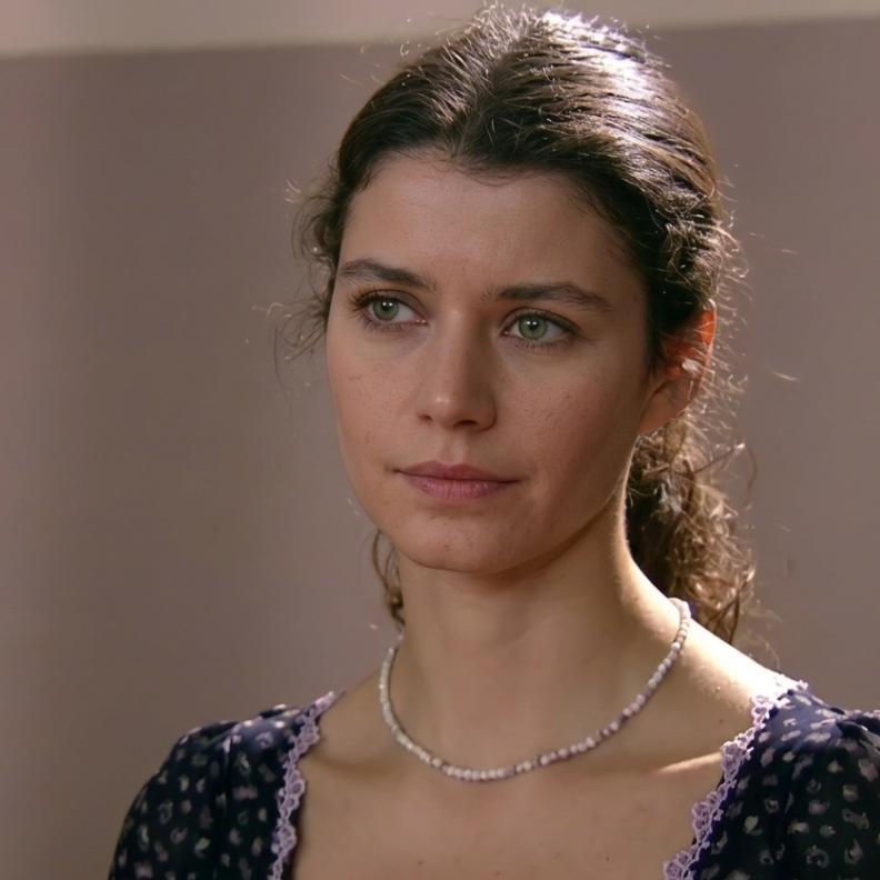 بيرين سات في دور فاطمة