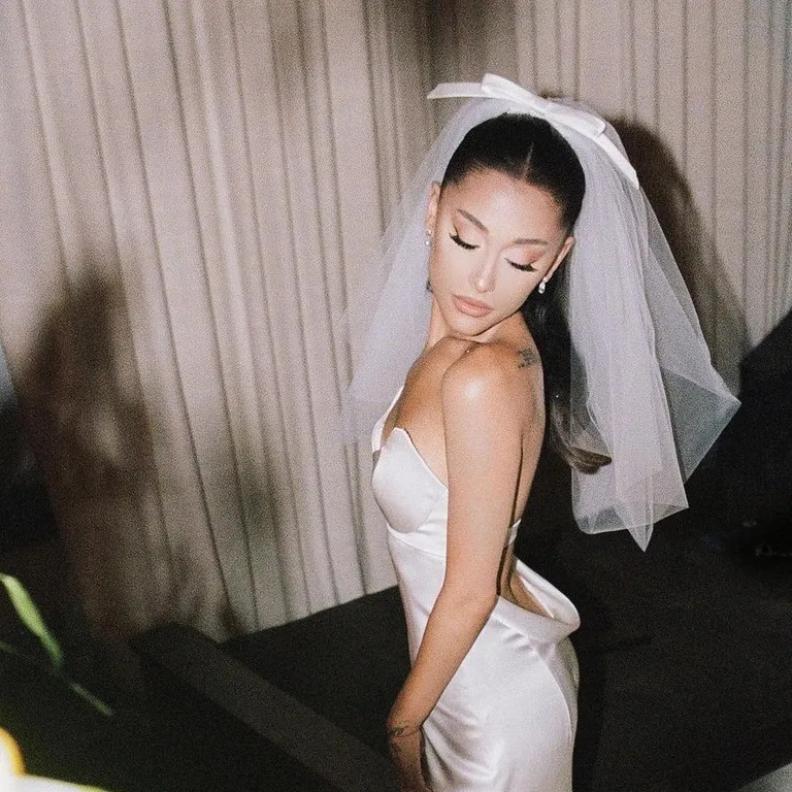 طرحة زفاف أريانا غراندي Ariana Grande من تصميم فيرا وانغ Vera Wang