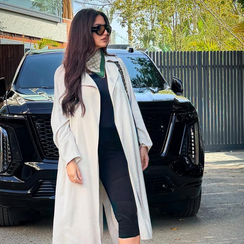 درة ببنطال قصير باللون الأسود 