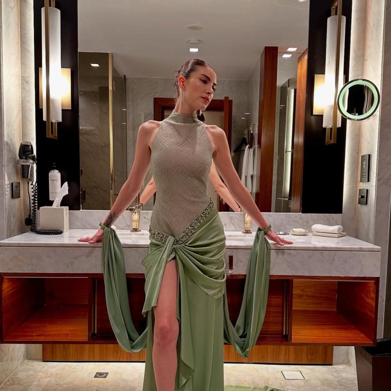 تزامنا مع عيد ميلادها.. نظرة على أناقة النجمة التركية دينيز بايسال بطلة مسلسل "هذا البحر سوف يفيض"