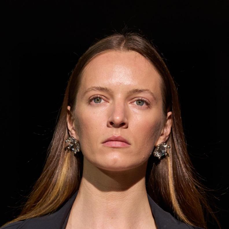 الببتيدات قصة تحكي قدرة البشرة على إصلاح نفسها بنفسها لمقاومة الشيخوخة وعلامات التمدد