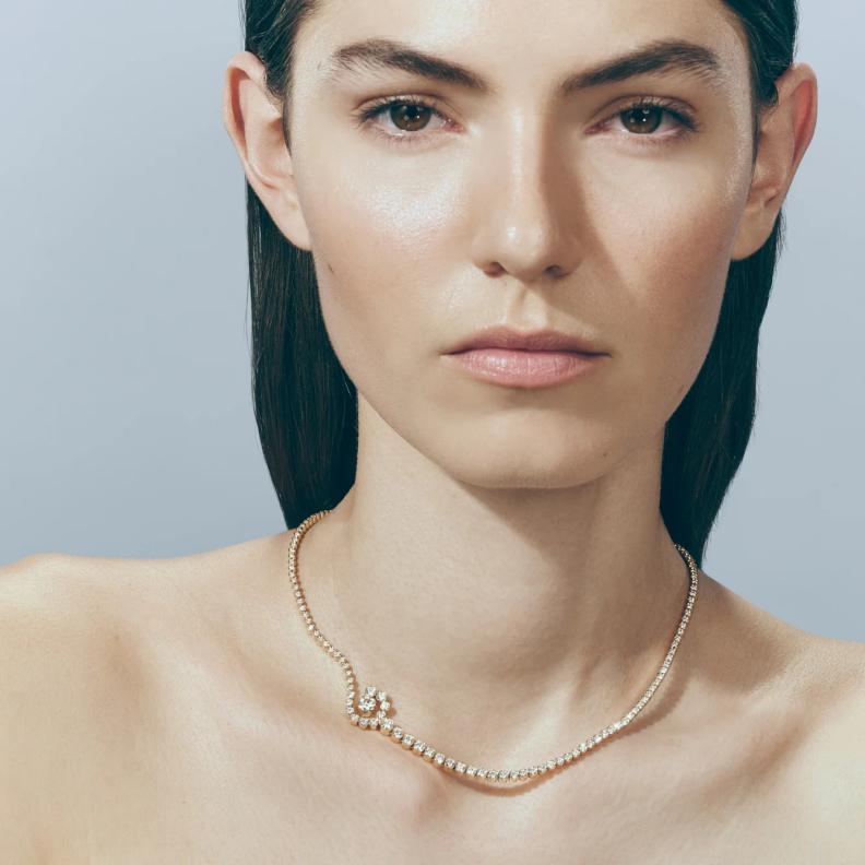 مجوهرات ألماس فخمة تعبر عن الثقة لمولودات شهر أبريل  