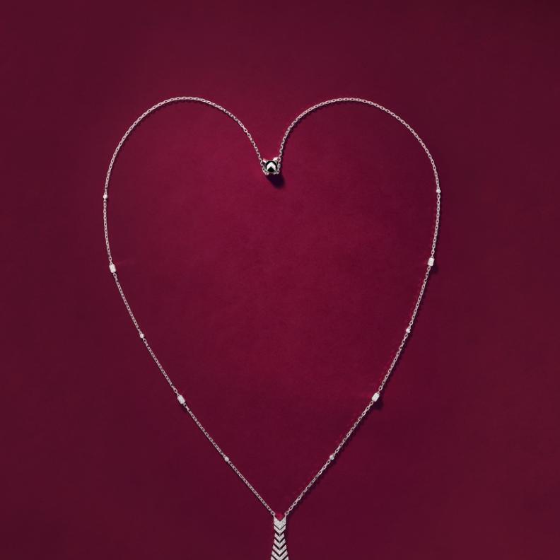 بريق مختار للمناسبات الرومانسية: حين تتحوّل الألماسات إلى لغة للمشاعر