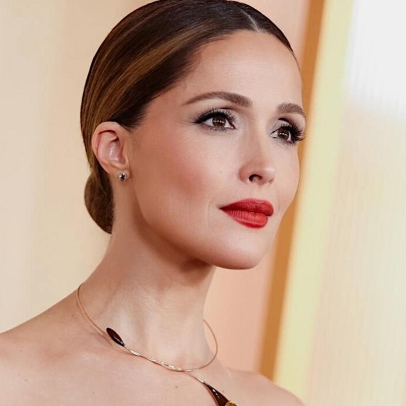 أحمر الشفاه الشفاه الحمراء الفاتحة من وحي Rose Byrne