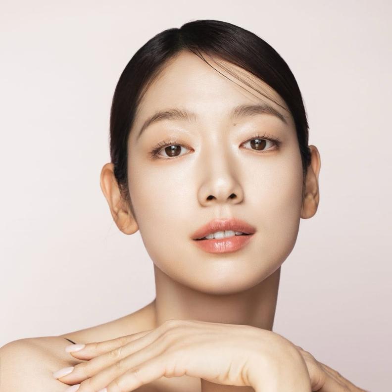 النجمة الكورية بارك شين هاي