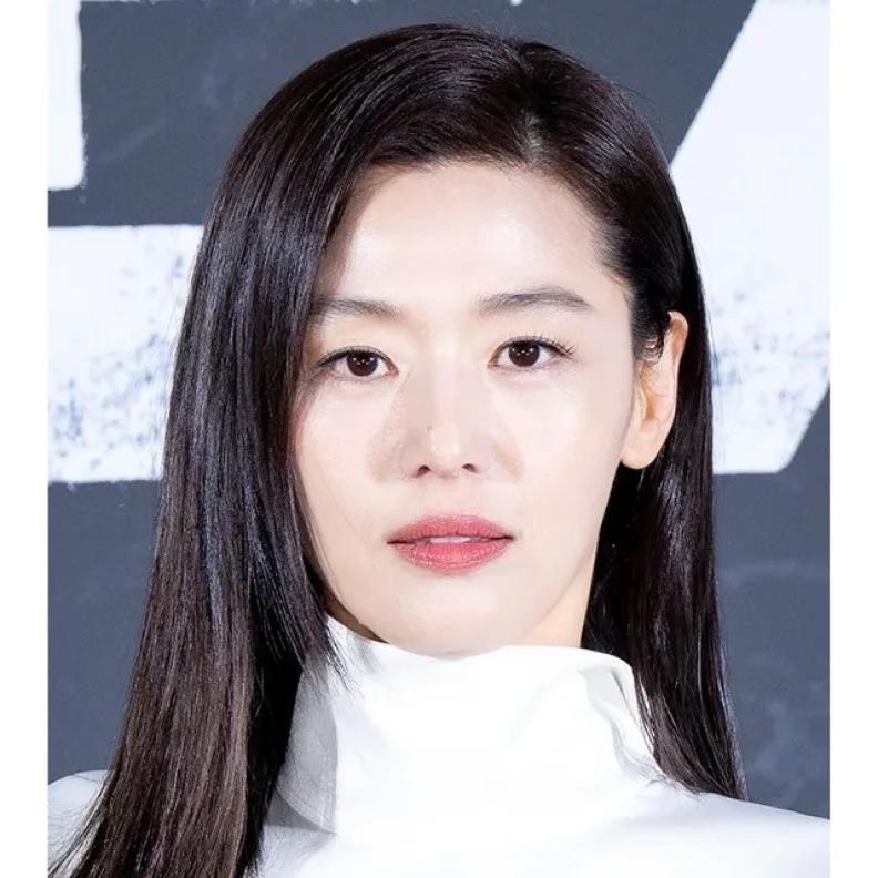 النجمة الكورية جون جي هيون