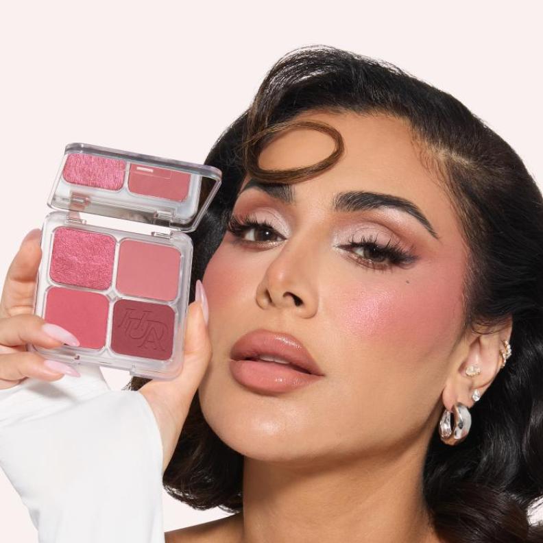 باليت Blush Filter من علامة HUDA BEAUTY أوّل باليت بلاش بودرة تحمل توقيع العلامة