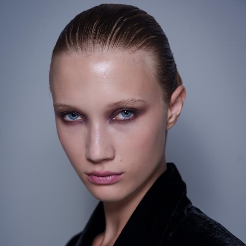 رسمات المكياج البنفسجي المشرق من دار Grace Ling