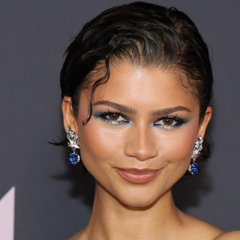 رسمات المكياج الكحلي والأزرق بأسلوبZendaya