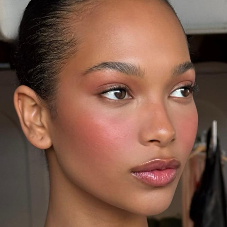 عارضة الأزياء cindy tomss صورة من انستغرامها