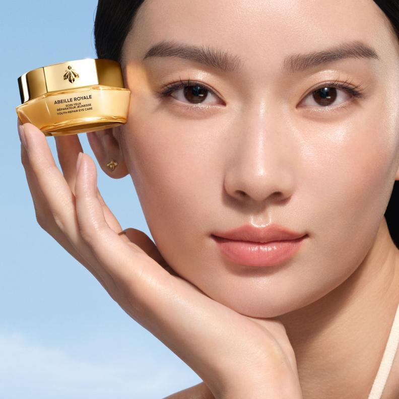 كريم العيون  ABEILLE ROYALE – NEW YOUTH REPAIR EYE CARE من جيرلان