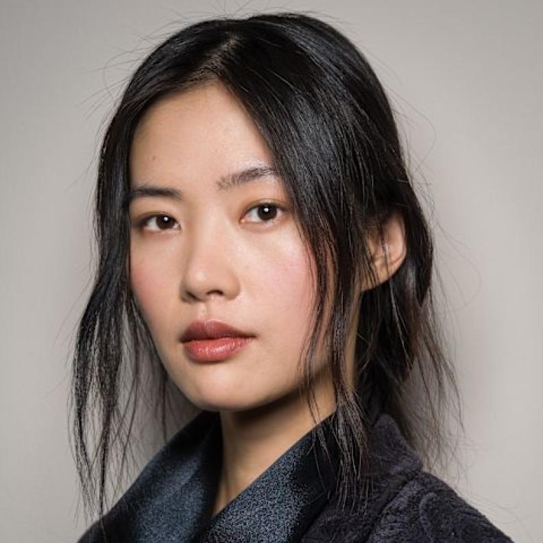 عارضة Giorgio Armani