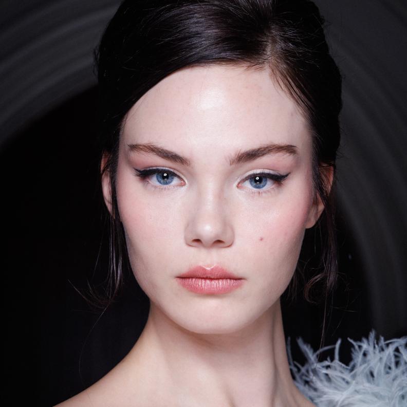 وداعاً للترهل… ماسك بذور الكتان يمنحكِ بشرة مشدودة