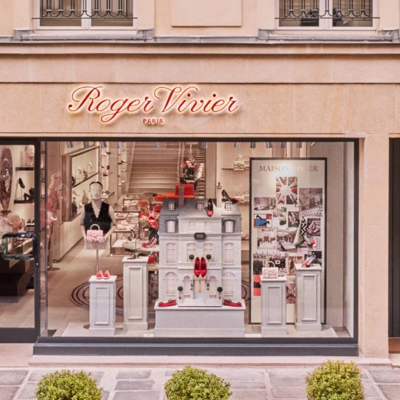 روجيه ڤيڤييه‎ ‎تفتتح متجرها الرئيسي الجديد في باريس