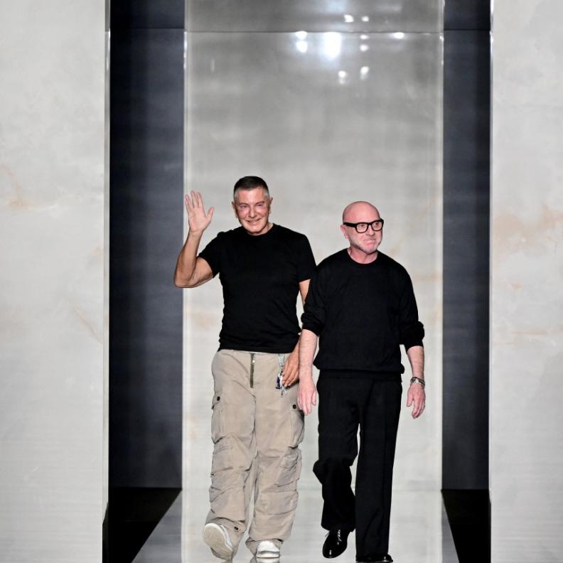 "ستيفانو غابانا" ‏Stefano Gabbana و‏"دومينيكو دولتشي" ‏Domenico Dolce في ختام عرض أزياء خريف وشتاء 2026