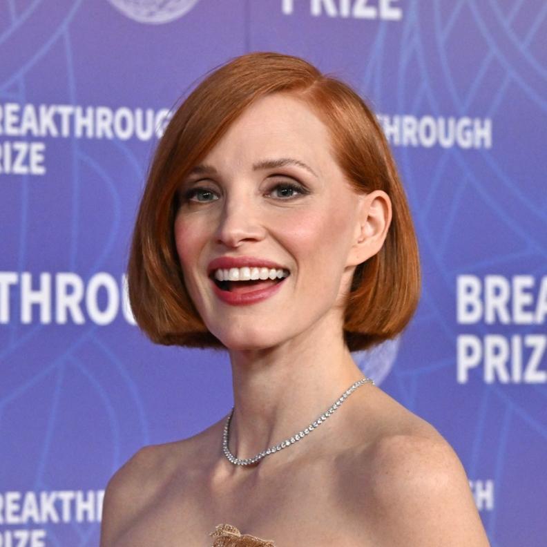 جيسيكا شاستين تعتمد قصة شعر البوب القصيرة استلهمي منها احدث صيحات الشعر