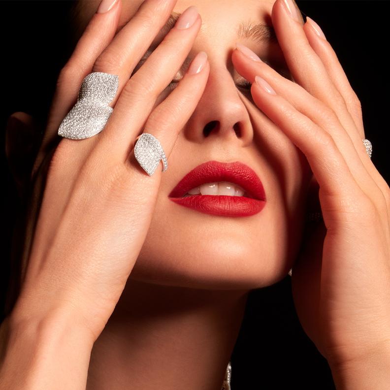 مجموعة Aleluià جمال الأجنحة المتحركة وأوراق الشجر المتمايلة