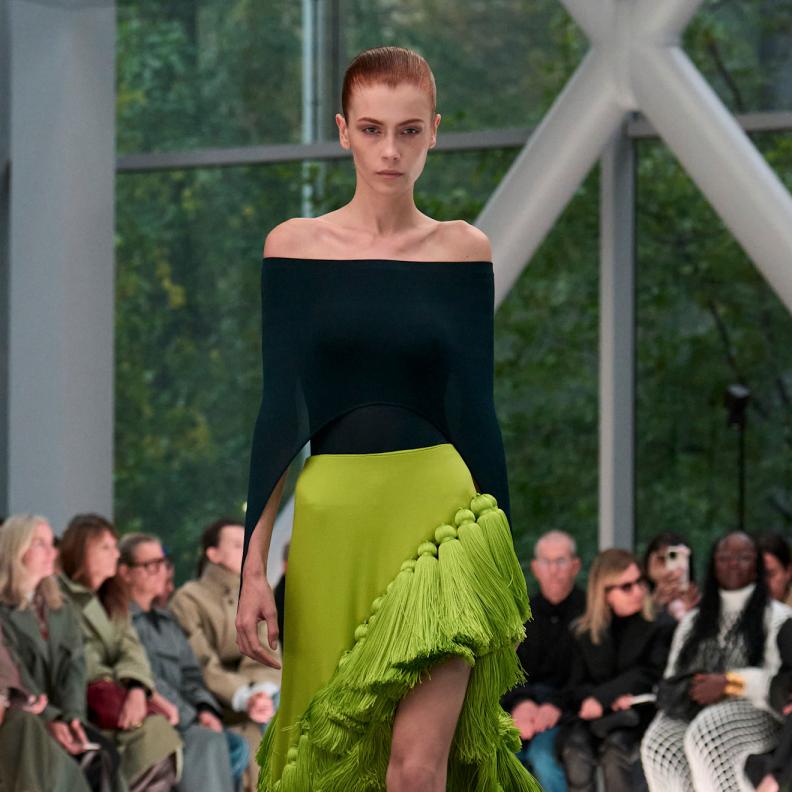 موضة الشراريب مع التنانير بأسلوب لم يسبق لها مثيل هذا الموسم