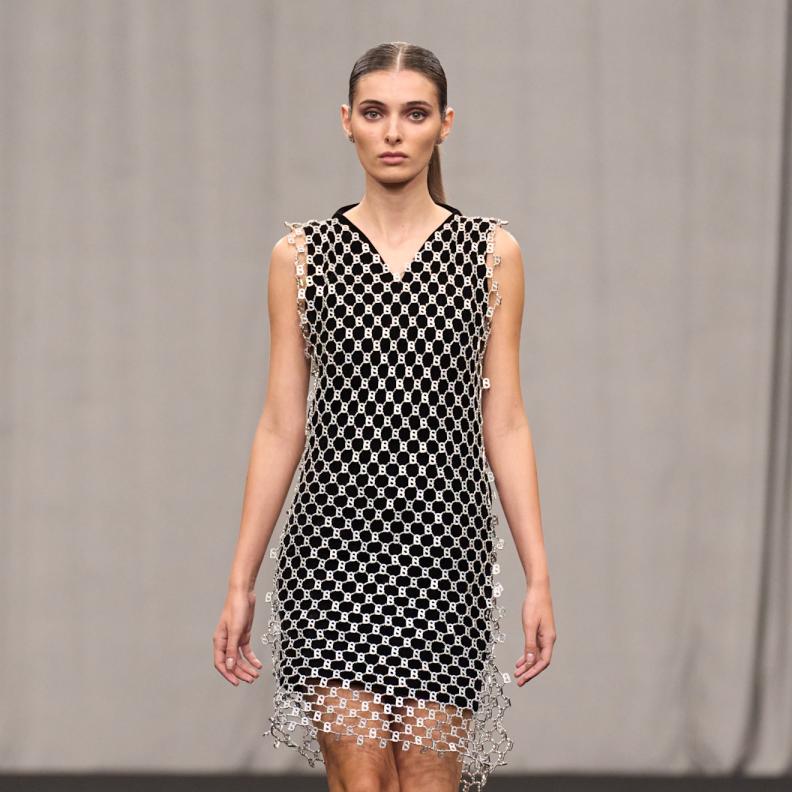 فستان شبك أسود وفضي من Buttonscarves 