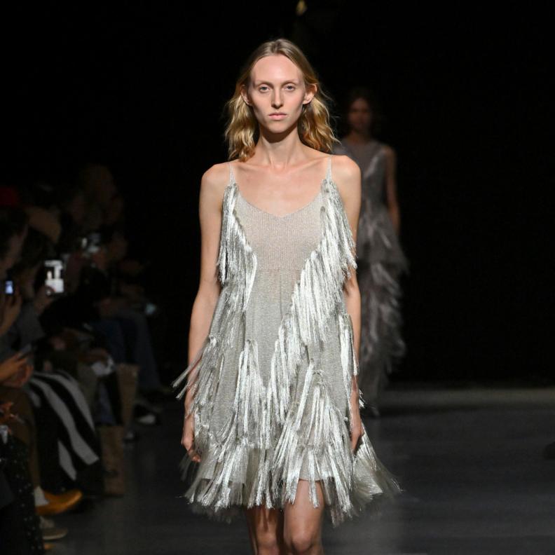 فستان مزين بالشراريب من CFCL