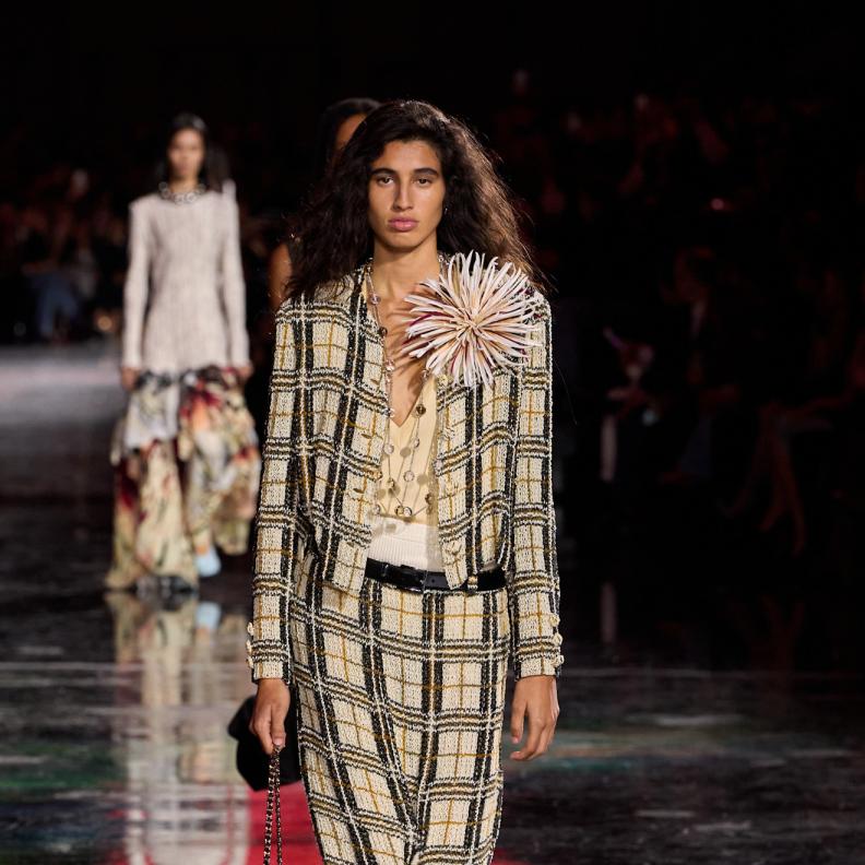 صيحة الكارو تستعيد مكانتها كواحدة من أبرز الصيحات هذا الربيع