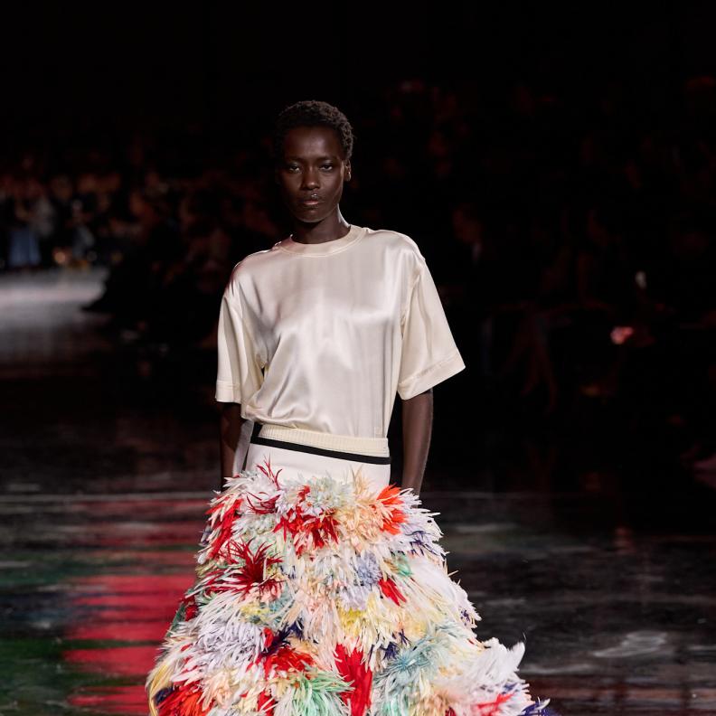 الـ Statement Skirt محور الموضة في موسم ربيع 2026