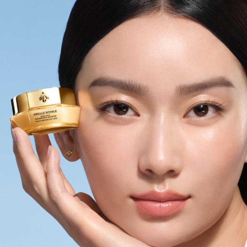 أباي رويال العناية الجديدة من جيرلان لإصلاح شباب محيط العين