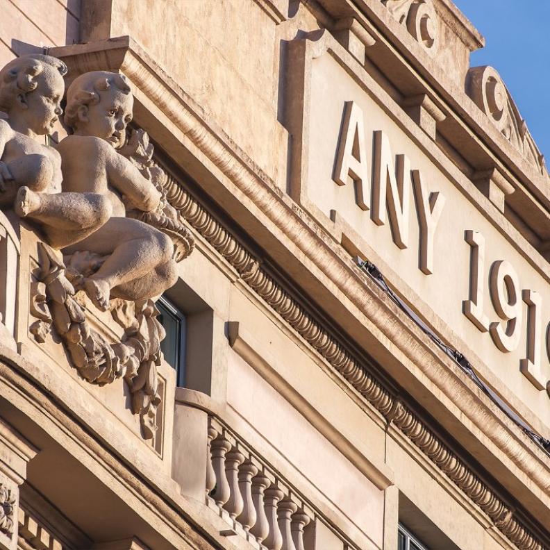 إل بالاس برشلونة: عنوان راقٍ للإقامات الرومانسية