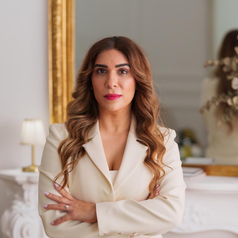 إليج فرح مؤسسة علامة MOI Beauty