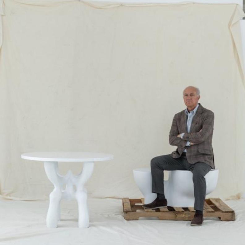 رالف بوتشي يتسلّم‎ ‎وسام الفنون والآداب