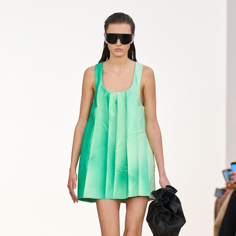 درجة جريئة من اللون الأخضر من Loewe