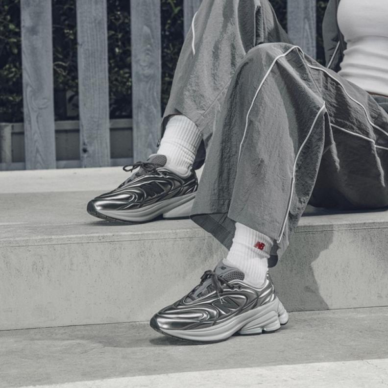 نيو بالانس تحتفي بإرثها العريق من خلال حملة " جراي دايز"