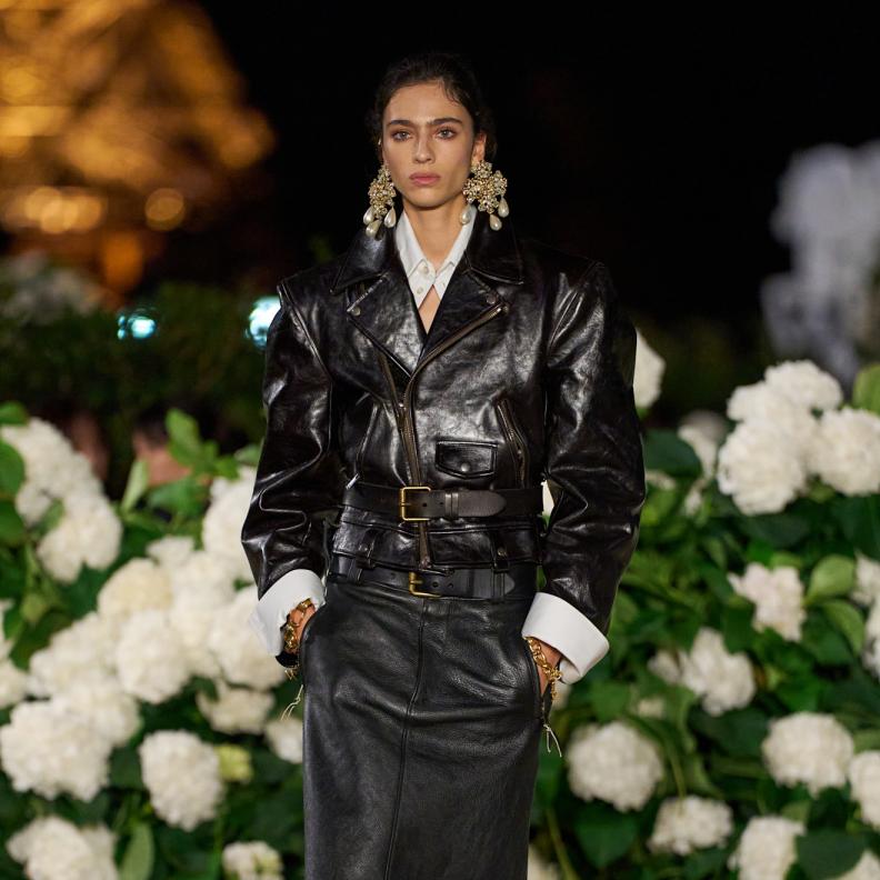 الجاكيت الجلد لربيع 2026.. قطعة أساسية يُعاد ابتكارها بأسلوب أكثر ابداعاً