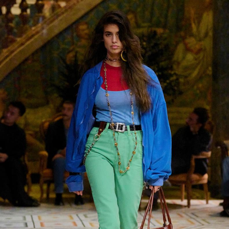  سروال الكابري الأخضر من Versace