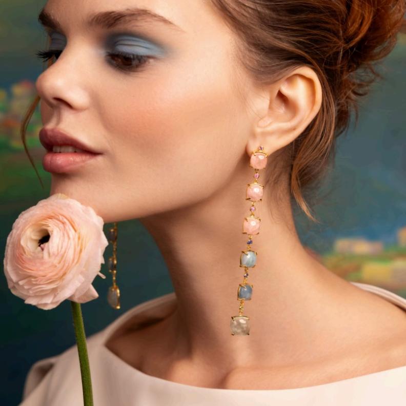 خاص "هي": قوس قزح يزين مجوهرات Mukhi Sisters احتفاء بالمرأة