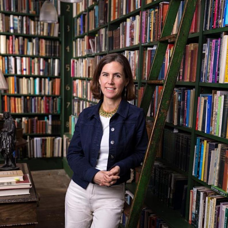 اختيار المؤرخة البريطانية آنا كاي كاتبة رسمية لسيرة الملكة إليزابيث الذاتية