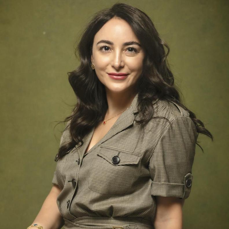 هيا البيطار، خبيرة القيادة والتحوّل الشخصي، ومدرّبة علم الوجود (الأنطولوجيا)، والمعالجة بالفن المقيمة في دبي