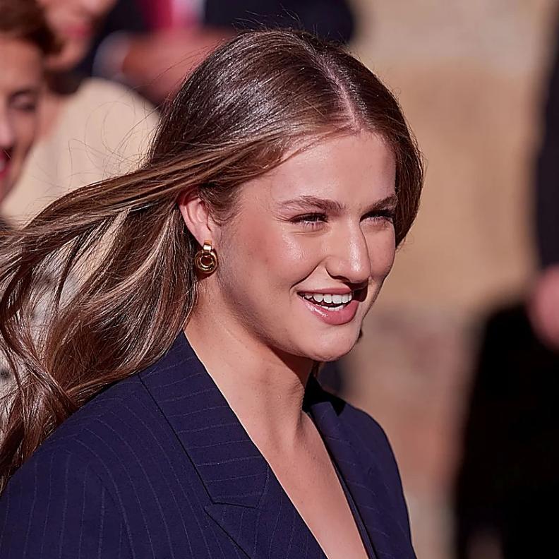 الأميرة ليونور تعود إلى مقاعد الدراسة في الجامعة بعد انتهاء تدريبها العسكري