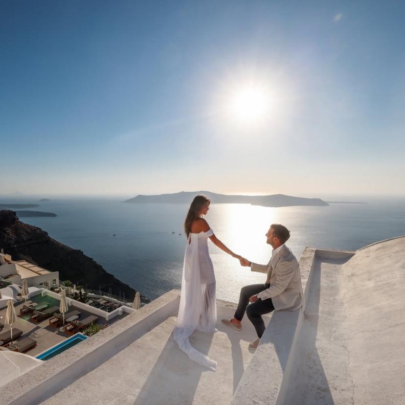 سارة مراد عروسا مع زوجها في اليونان