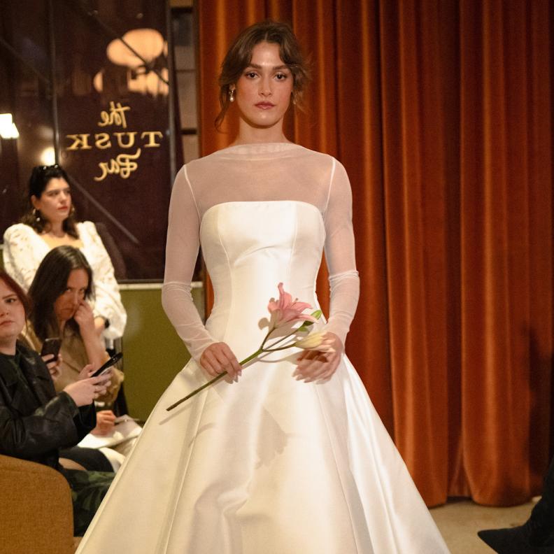 فستان زفاف من دار Jenny Yoo