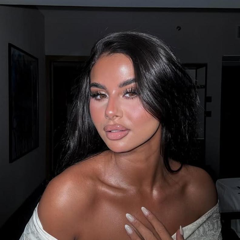 منة عرفة تخضع لعملية تجميل في الأذن وتفاجئ الجمهور بملامح مختلفة