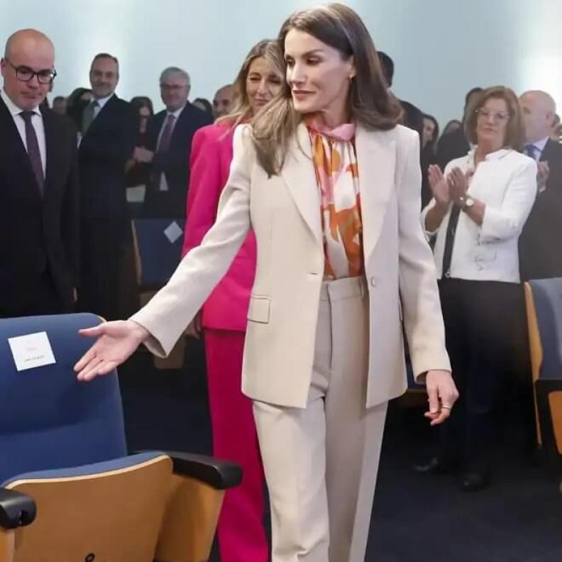 الملكة ليتيزيا تعيد تدوير قطعة كلاسيكية عمرها 22 عامًا