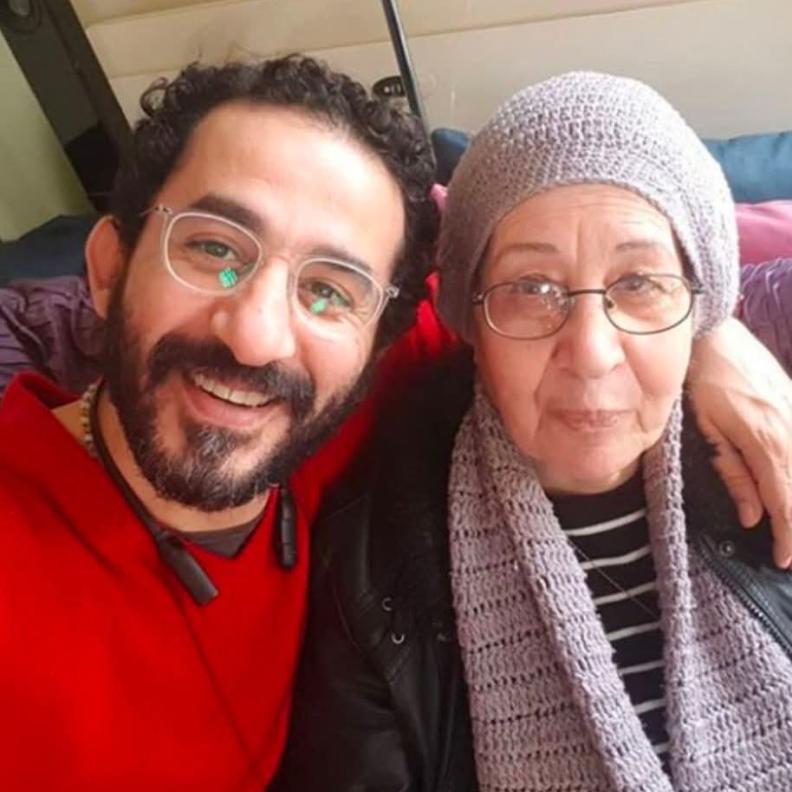 أحمد حلمي ووالدته الراحلة