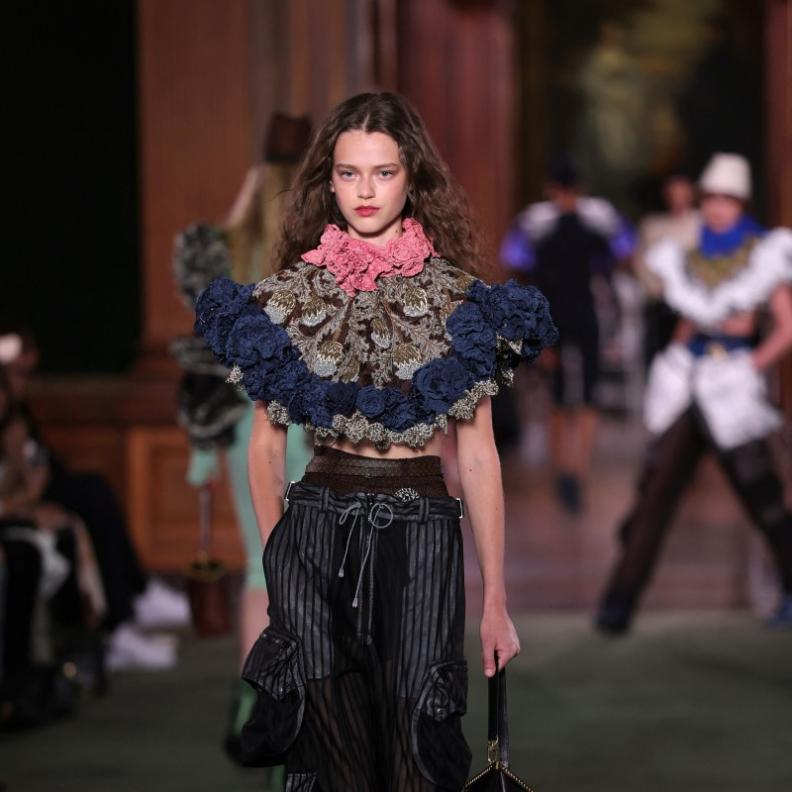 مجموعة Louis Vuitton كروز 2027.. حين يتحوّل التاريخ إلى مادة حيّة للحاضر