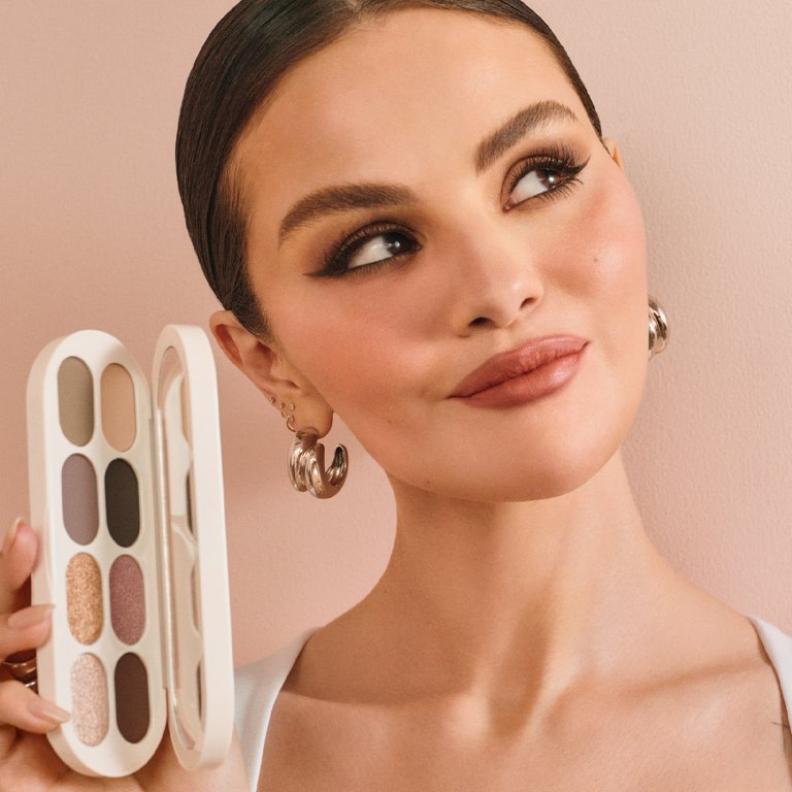 Rare Beauty تطلق مجموعة Neutral Eye المستحضرات الأساسية لعيون ناعمة ودخانية