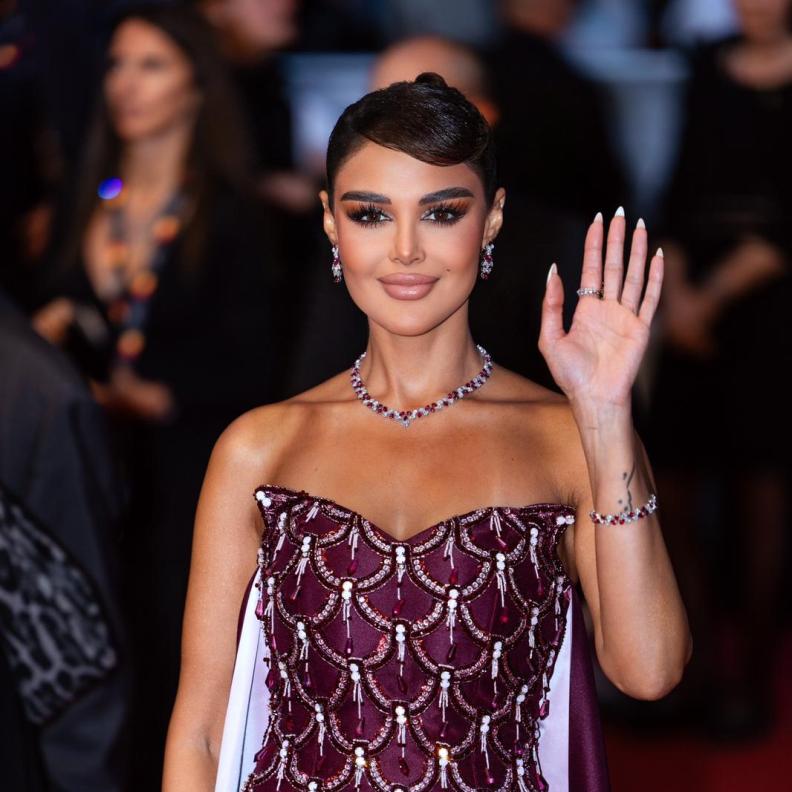 هدى الجارالله تتألق في مهرجان كان السينمائي بإطلالات تعكس أناقة الكوتور الكويتي