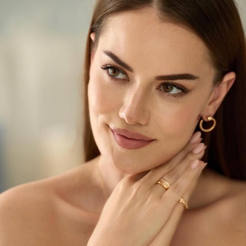 النجمة Fahriye Evcen Ozcivit صورة من انستغرامها