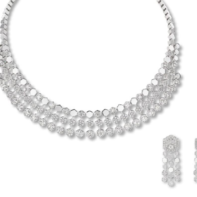 تكشف Chaumet عن أول طقم مجوهرات راقية مصنوع من ذهب قابل للتتبع بالكامل